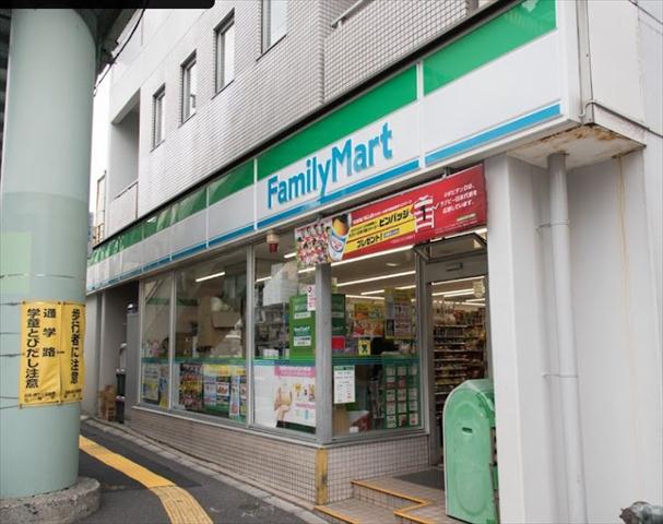 コンビニ　ファミリーマート中目黒一丁目店（コンビニ）まで136m