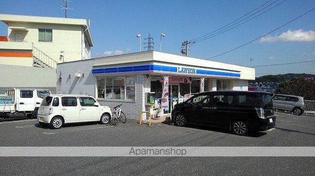 コンビニ　ローソン（コンビニ）まで700m