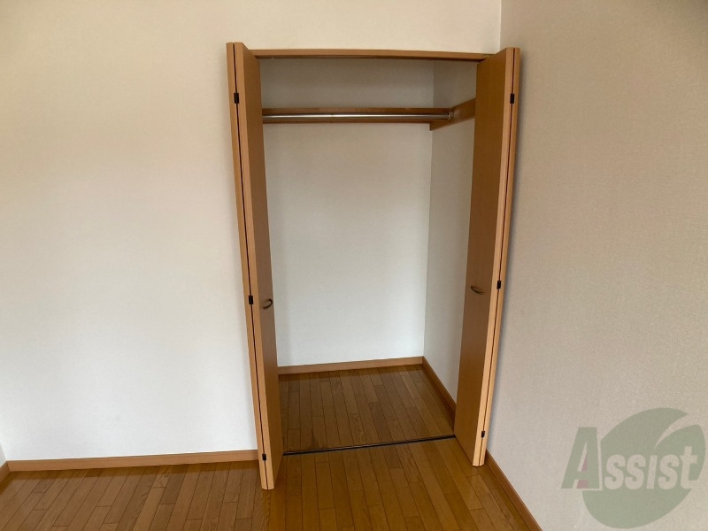 収納　寝室の収納です。部屋がすっきり片付きます。