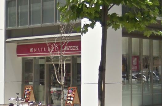 コンビニ　ナチュラルローソン アークヒルズフロントタワー店（コンビニ）まで397m