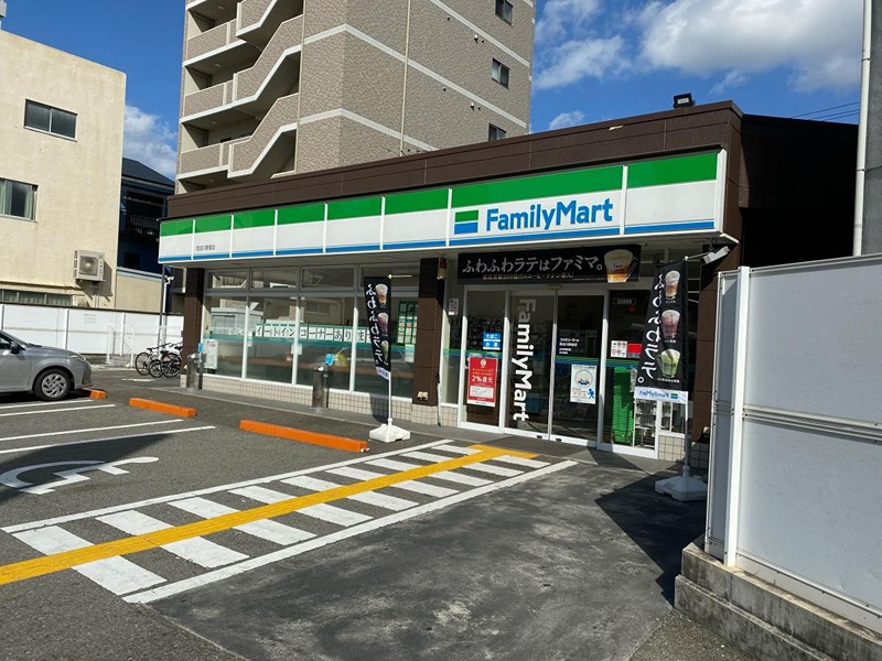 コンビニ　ファミリーマート 野里一丁目店（コンビニ）まで143m