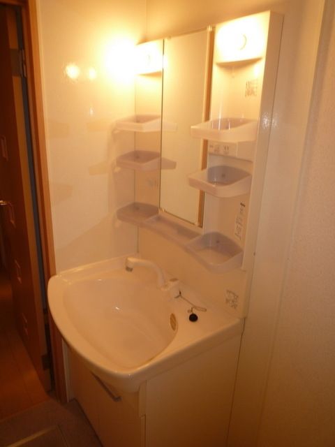 洗面設備　忙しい朝もお掃除にも便利なシャンプードレッサー