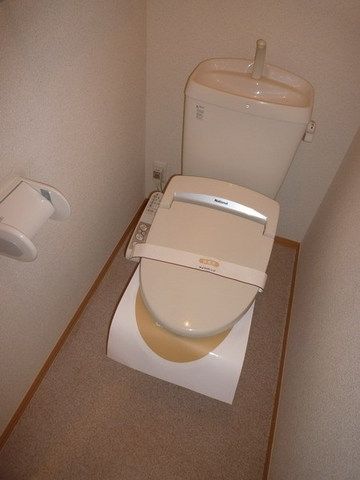 トイレ　寒い冬も快適なウォシュレット完備