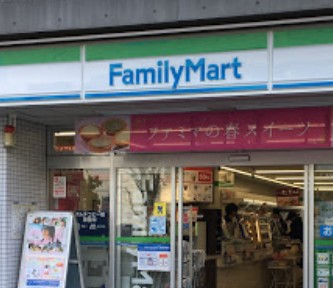 コンビニ　ファミリーマート初台駅北口店（コンビニ）まで206m