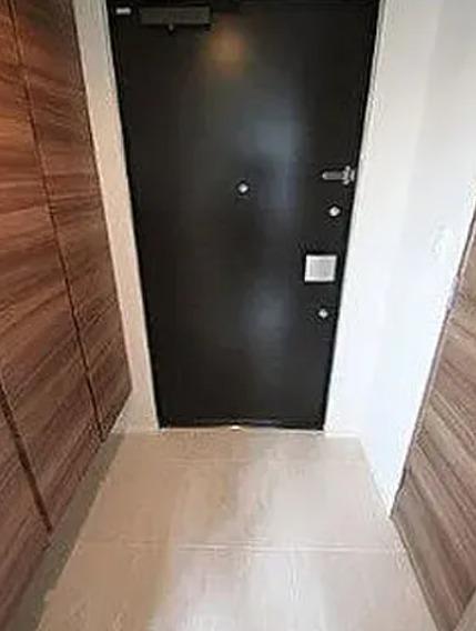 玄関　※別部屋の参考写真です。
