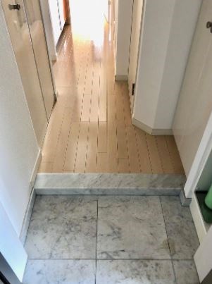 玄関　内見予約受付中、お気軽にお問い合わせください。【0037-6