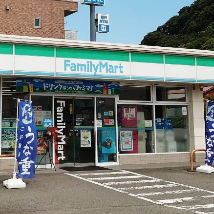 コンビニ　ファミリーマート（コンビニ）まで301m