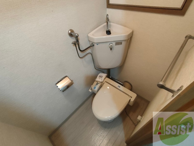 トイレ　ウォシュレットがついたトイレです。安心して使用できますね。