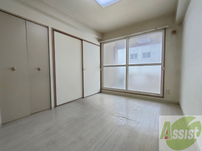 その他部屋・スペース　６帖の寝室です。白基調のお部屋は、部屋が明るく広く感じます。
