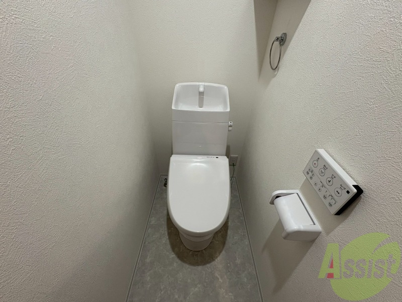 トイレ　こちらはトイレになります。ウォシュレット機能付です。