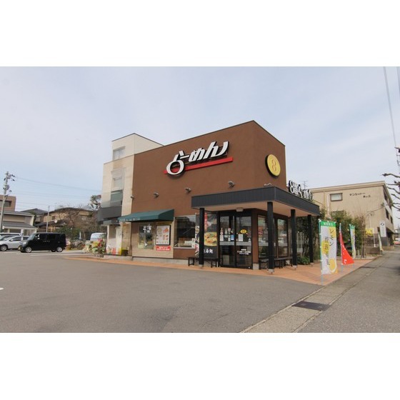 飲食店　８番らーめん泉ヶ丘店（飲食店）まで812m