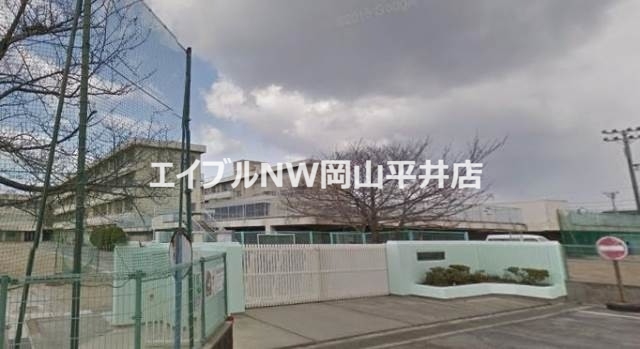 小学校　岡山市立芳泉小学校（小学校）まで385m