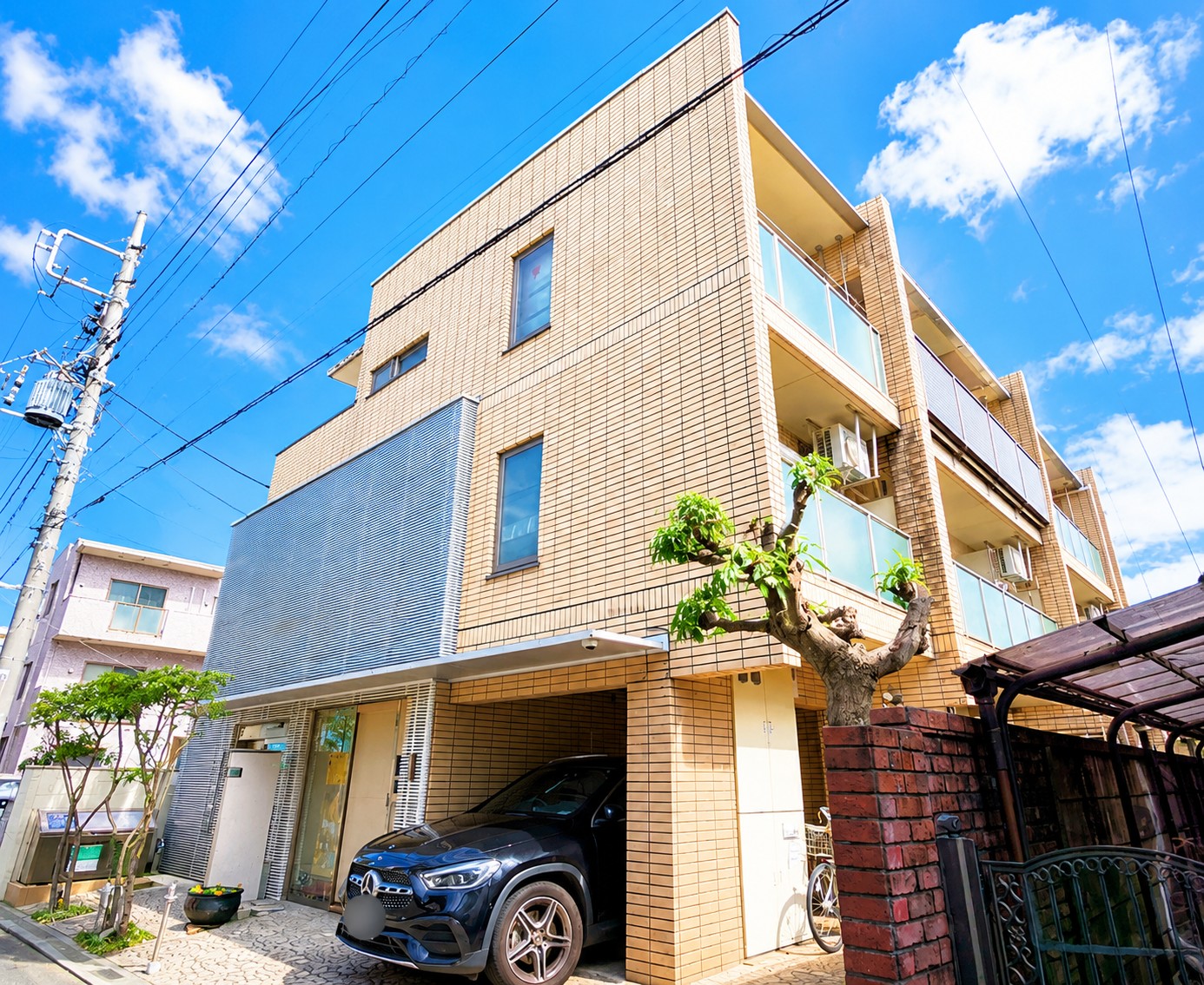 建物外観　道路に面し陽当たりにも配慮された外観です