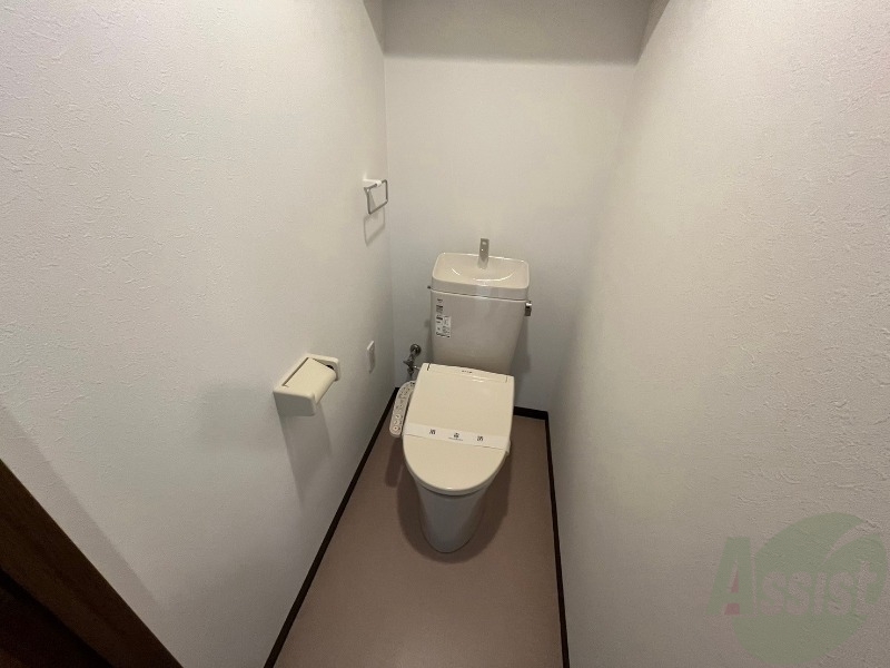トイレ　こちらはトイレです。清潔感があり、安心して使用できます。