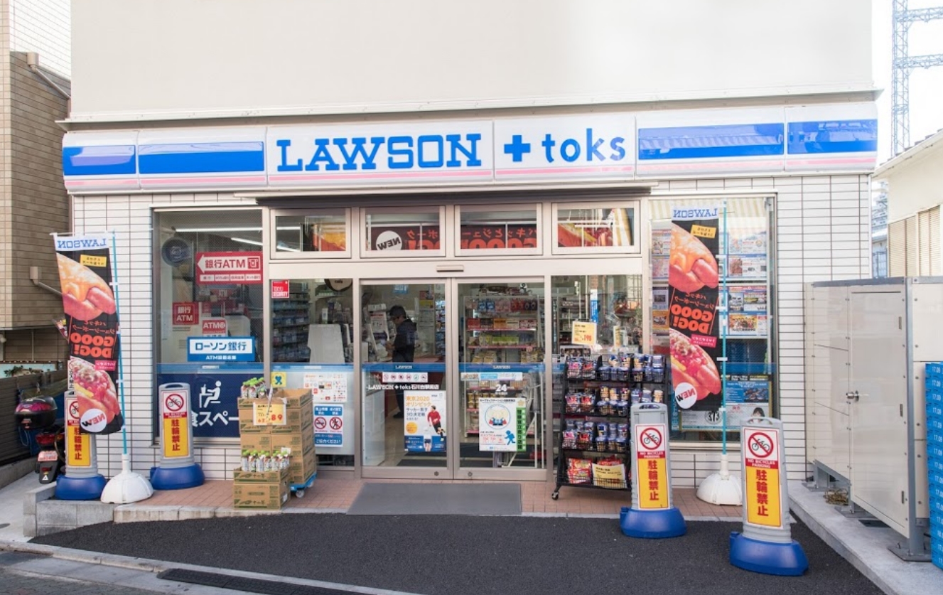 コンビニ　ローソンLAWSON＋toks石川台駅前店（コンビニ）まで739m