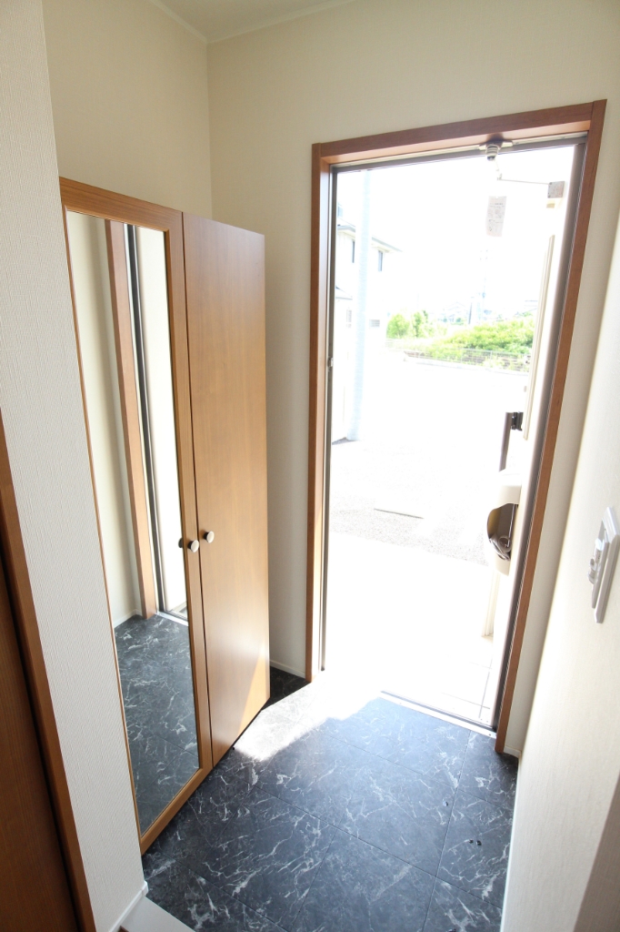 玄関　※サンプル画像です。