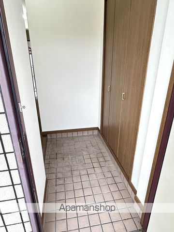 ＪＲ東海道本線 焼津駅 バス乗車時間：10分 最寄りバス停で下車 徒歩5分 3階建 築28年の玄関写真