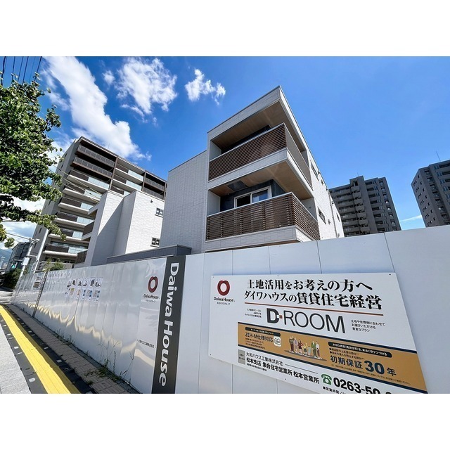 建物外観　※建築中