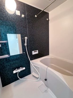 バス・シャワールーム　（同じアパートの別部屋写真です）