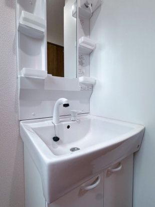 洗面設備　（同じアパートの別部屋写真です）
