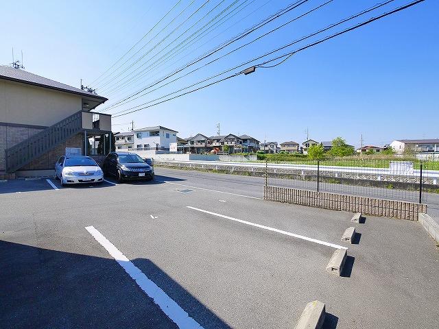 駐車場　駐車場に車を止められます