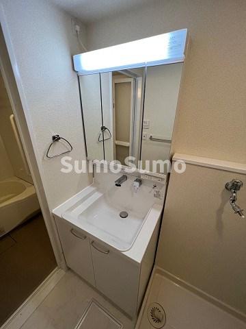 洗面設備　コンパクトで使いやすい洗面所
