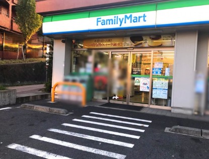 コンビニ　ファミリーマート品川桐ヶ谷通り店（コンビニ）まで326m