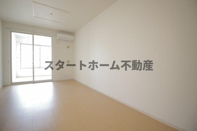 居室・リビング　こちらのリビングで趣味の時間をお楽しみください