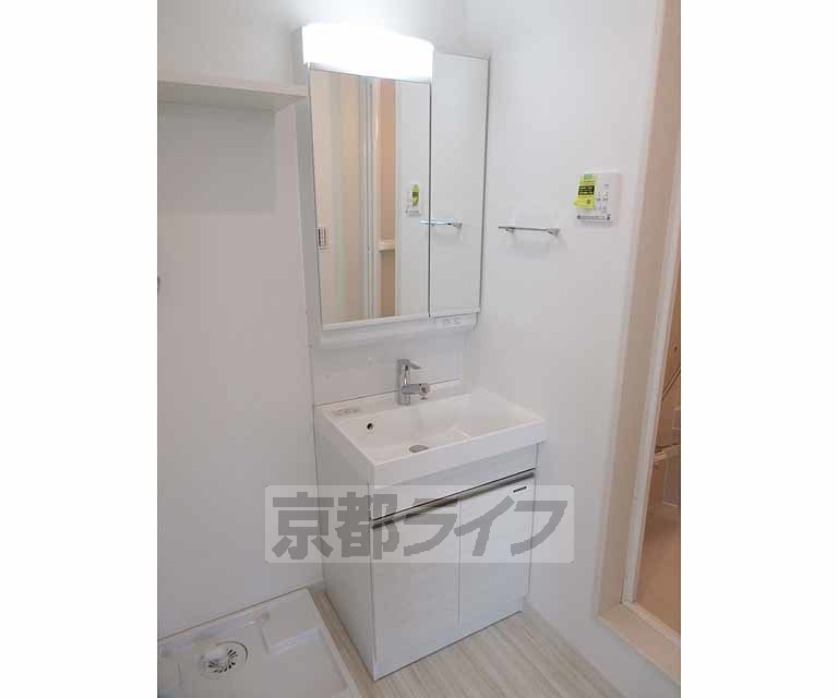 洗面設備　独立洗面台です・