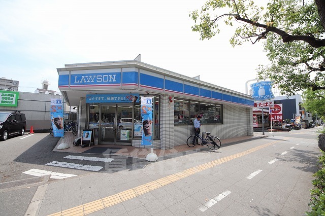 コンビニ　ローソン　東大阪荒本駅前店（コンビニ）まで709m