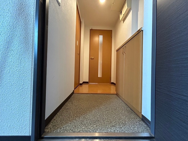 玄関　玄関にも収納があるのですっきり片付きますね！