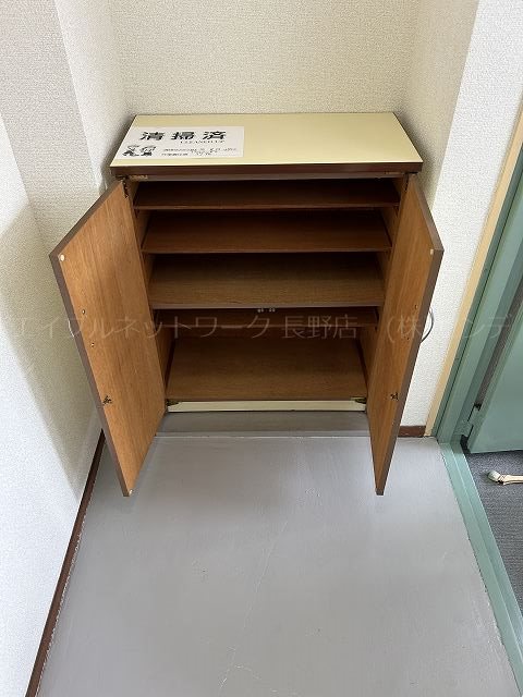 玄関　画像は203号室です（参考）