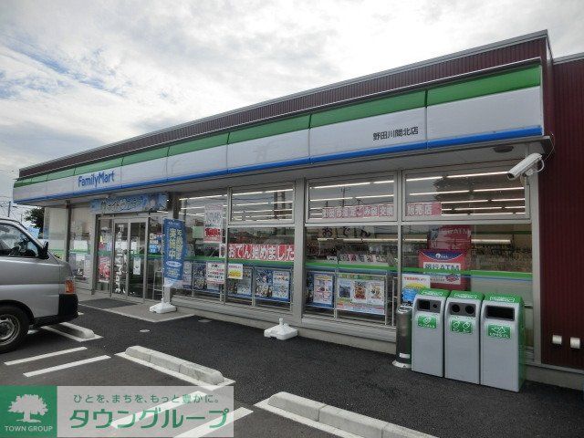 コンビニ　ファミリーマート（コンビニ）まで1500m