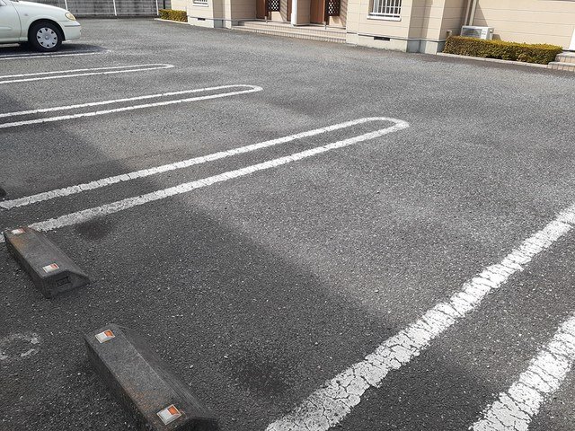 駐車場　車をお持ちの方に嬉しい駐車場付きの物件です