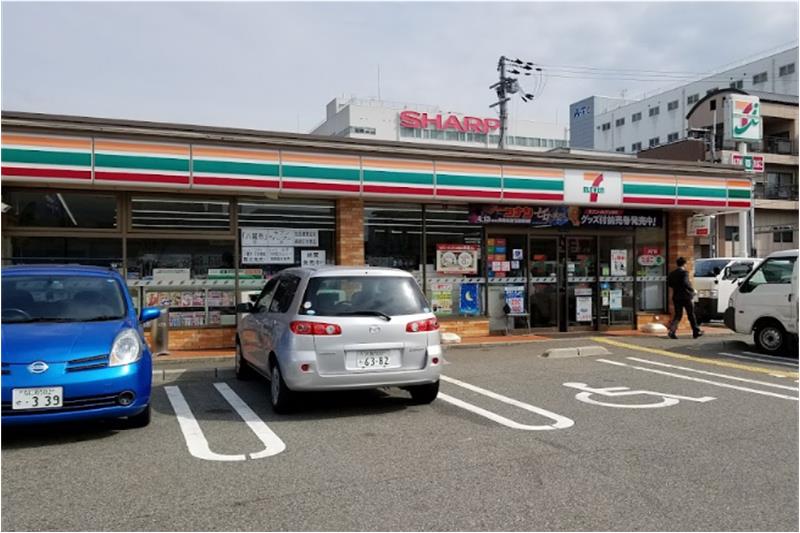 コンビニ　セブンイレブン 八尾北亀井町店（コンビニ）まで756m