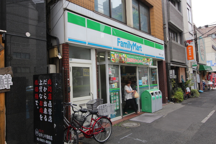 コンビニ　ファミリーマート（コンビニ）まで108m