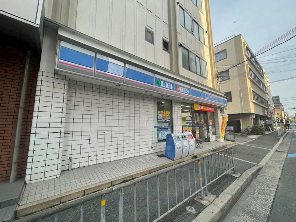 コンビニ　ローソン 吹田豊津中学校前店（コンビニ）まで557m