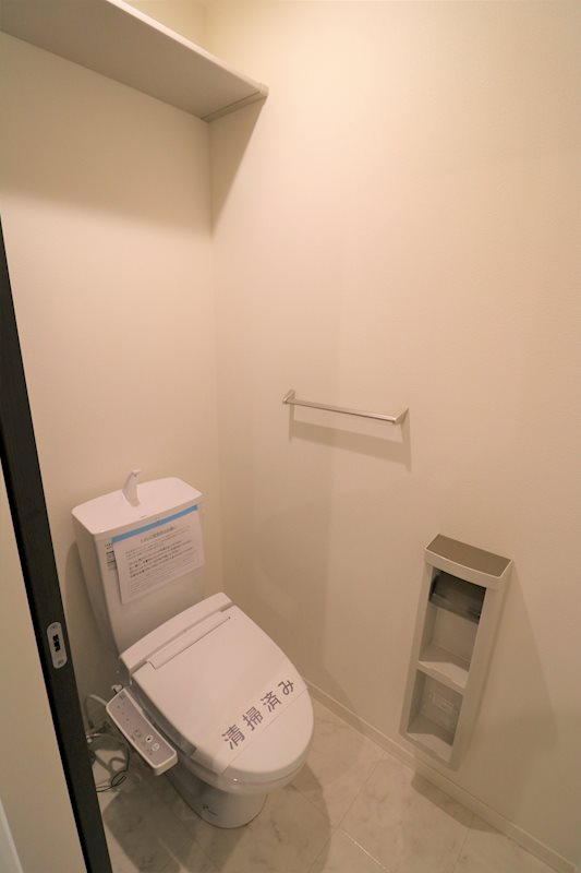 トイレ　※反転タイプ201号室の参考写真です。