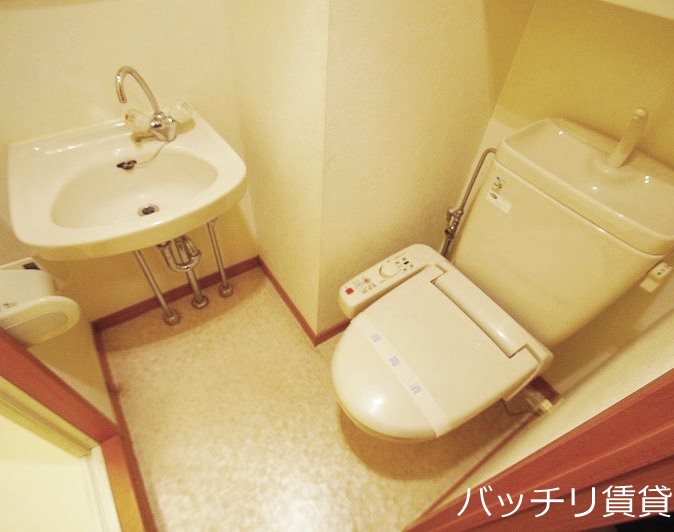 トイレ　別号室の画像のため現状を優先します。