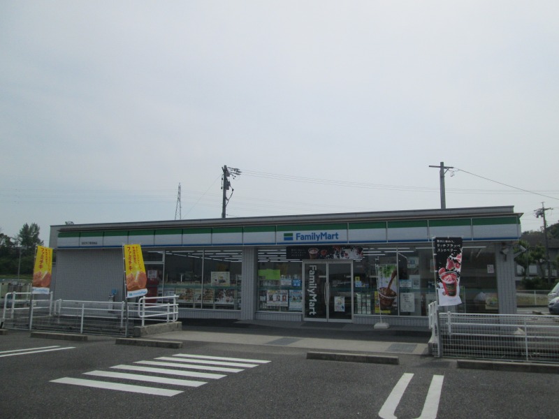 コンビニ　ファミリーマート四日市東坂部店（コンビニ）まで157m