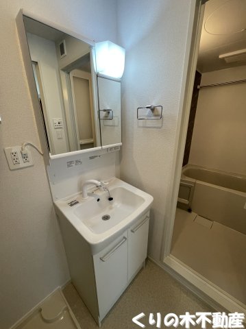 洗面設備　コンパクトで使いやすい洗面所