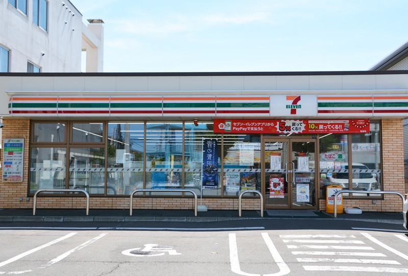 コンビニ　セブンイレブン社梶原店（コンビニ）まで597m
