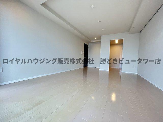 居室・リビング　12.6帖のリビングです。南向きで日当たり良好です。