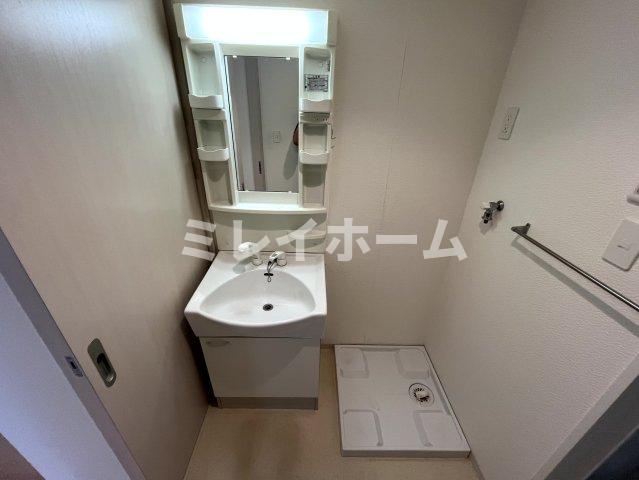 洗面設備　同建物内、別のお部屋の参考写真になります。