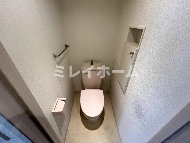 トイレ　同建物内、別のお部屋の参考写真になります。