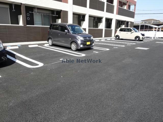 駐車場　駐車場