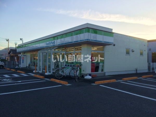 コンビニ　ファミリーマート木崎（コンビニ）まで690m