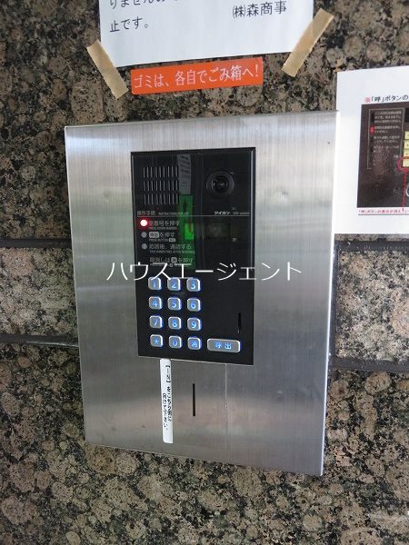 エントランス　オートロック付きで安心。