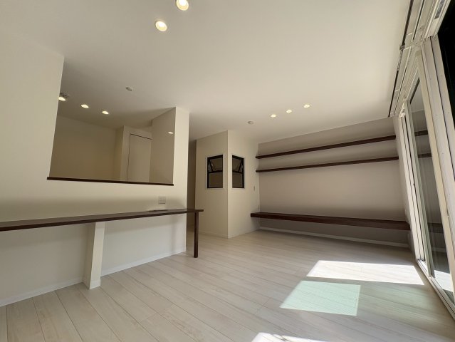 居室・リビング　※同建物の類似写真となります。