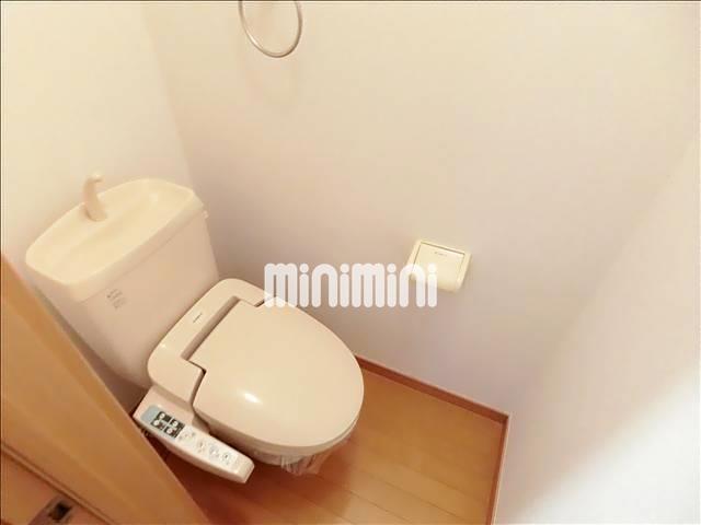 トイレ　温水洗浄機能付きのトイレです。